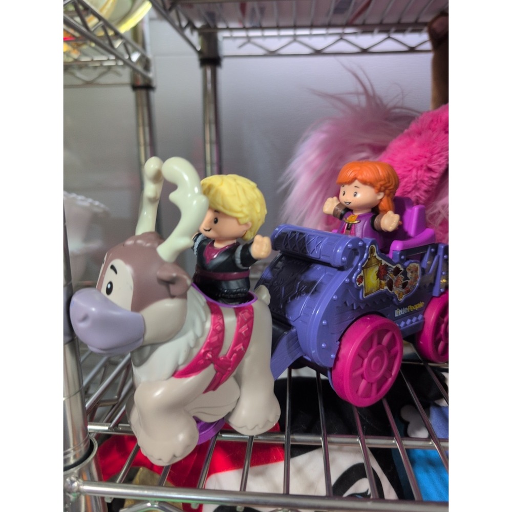 Fisher Price Little People Disney Frozen 2 Anna & Kristoff's Wagon Push-Along